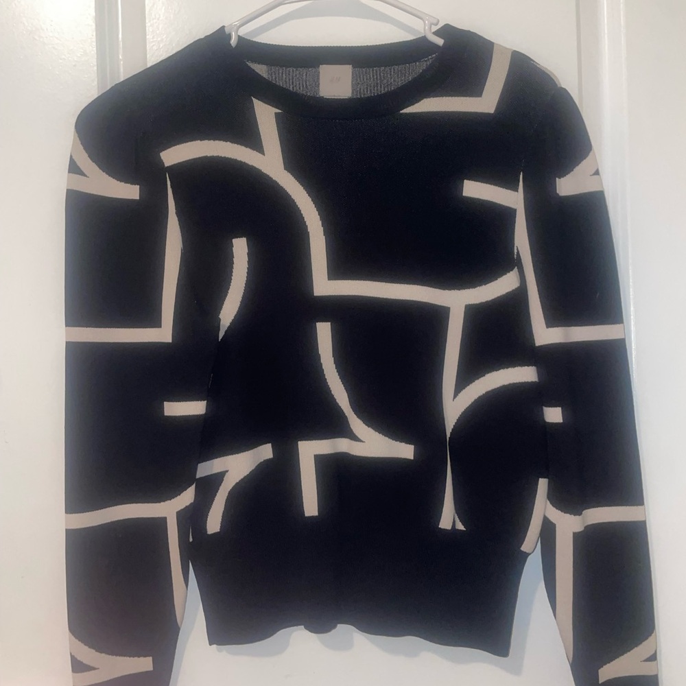 H&M Black and White Geometric Sweatshirt